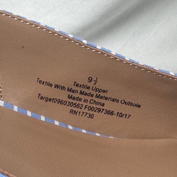 A New Day Kitten Heels Womens Size 9.5 Blue White Striped Back Strap Pump - Picture 2 of 8